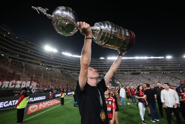 Filipe Luis-Palmeiras-Flamengo-Copa Libertadores-2025-final