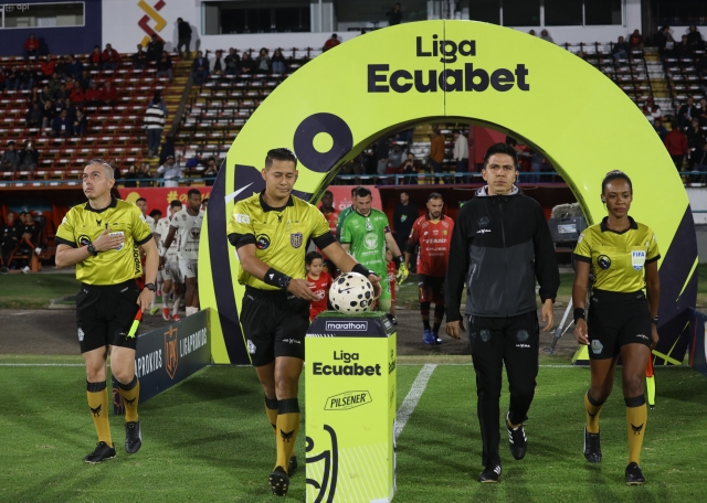 Arbitro Patricio Parra