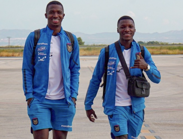 Moises Caicedo y Willian Pacho