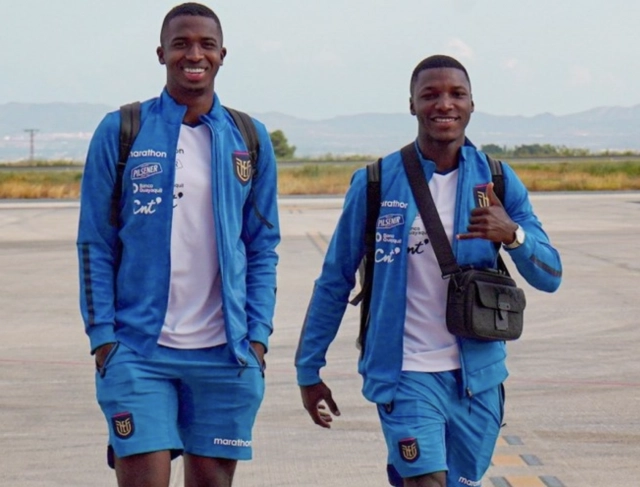 Moises Caicedo y Willian Pacho