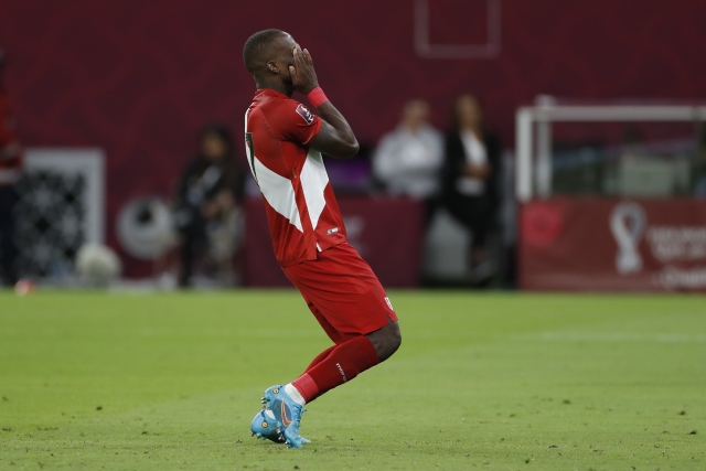 Luis Advincula 2