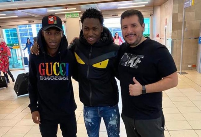 Anderson Julio viaja