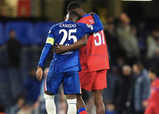 Moises Caicedo y Willian Pacho 3