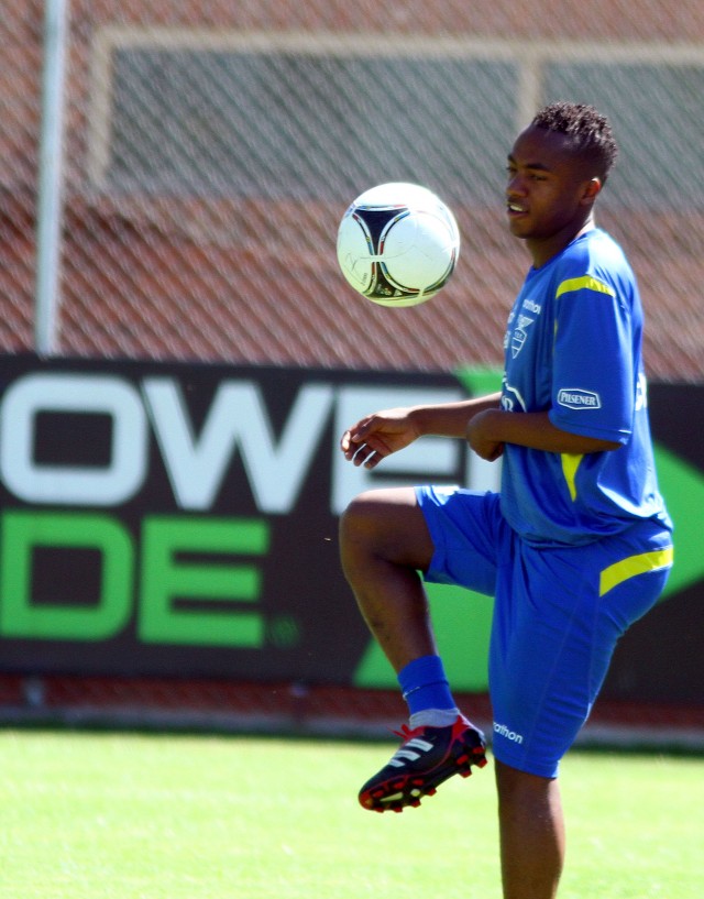 Renato Ibarra sel 4