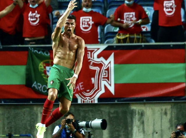 Cristiano Ronaldo 4