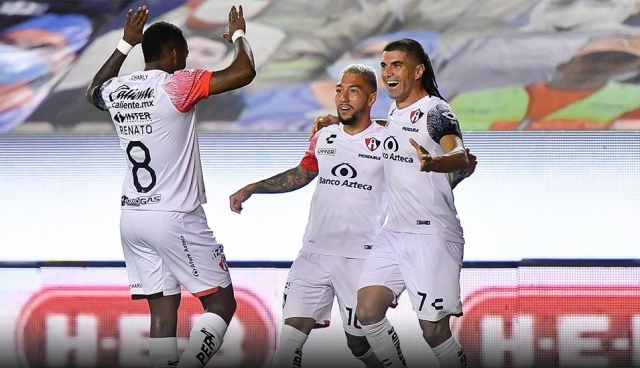 Renato Ibarra 6