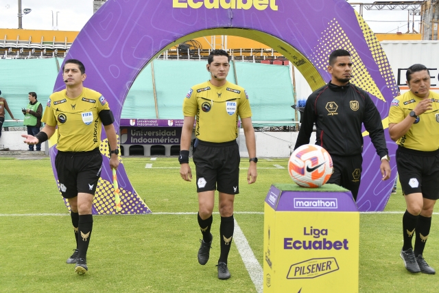 Arbitro Byron Romero