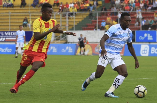 Walter Ayovi 8