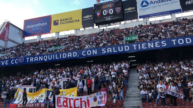 Hinchada LDU 14