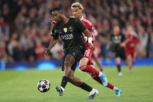 Willian Pacho-Liverpool-Paris Saint Germain-Champions League-2025-26