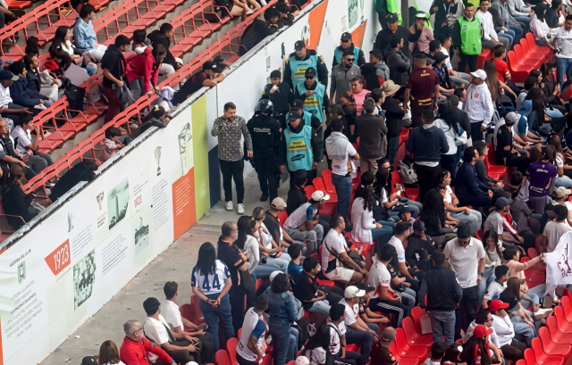 Hinchada LDU 11