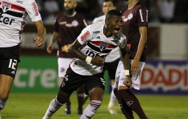 Robert Arboleda 16