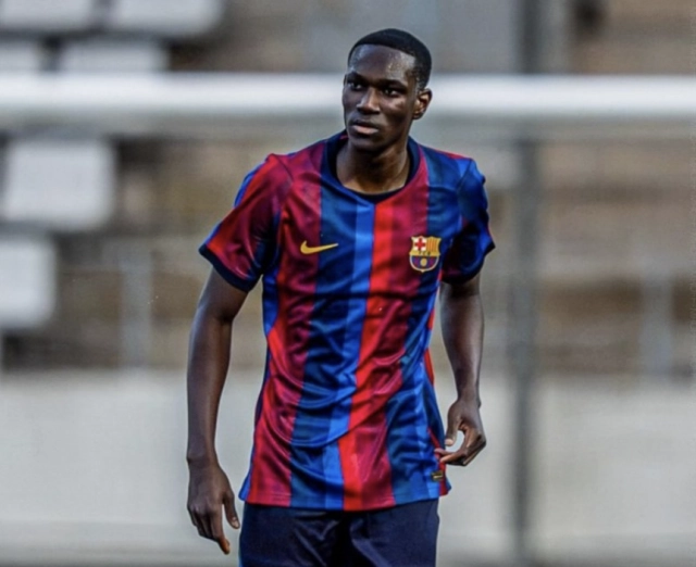 Josué Caicedo sacó adelante su primer partido oficial con el Barça Athletic en la Segunda RFEF