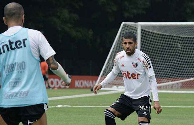 Joao Rojas 15