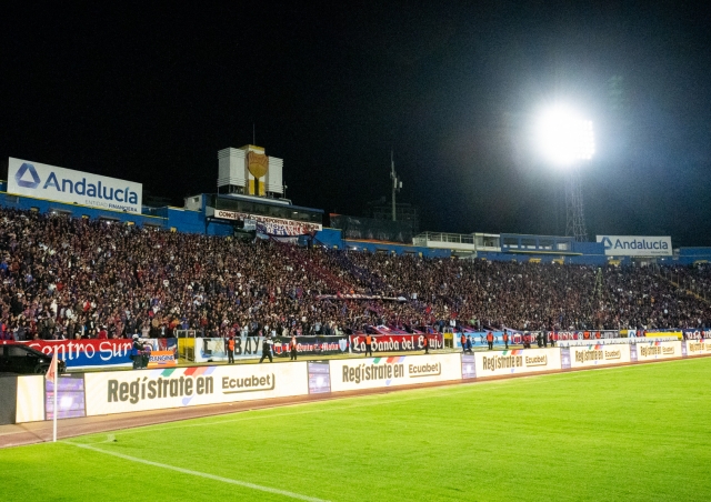 Hinchada Quito 3
