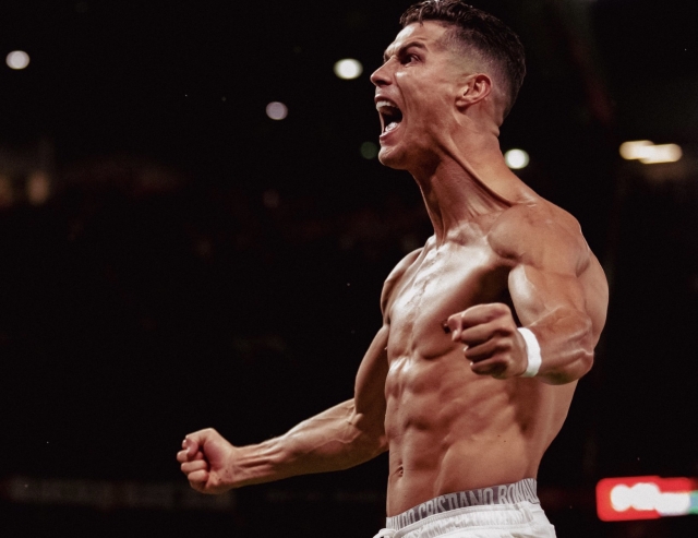 Cristiano Ronaldo 8