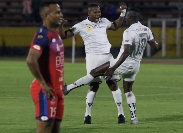 Antonio Valencia 25