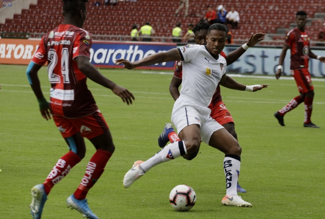 Antonio Valencia 17