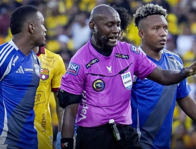 Arbitro Augusto Aragon 3