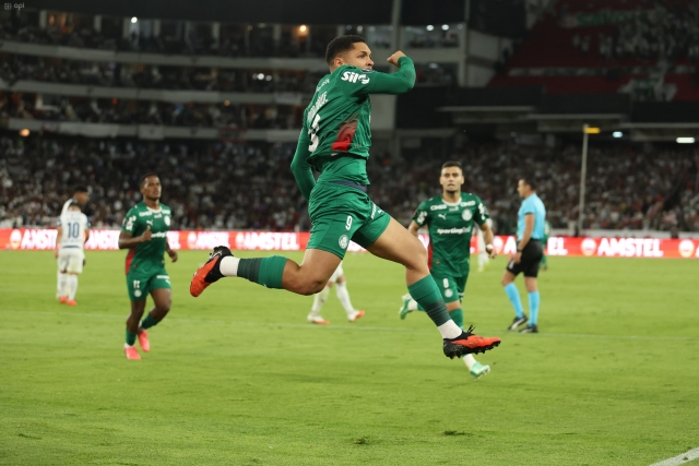 Vitor Roque 2