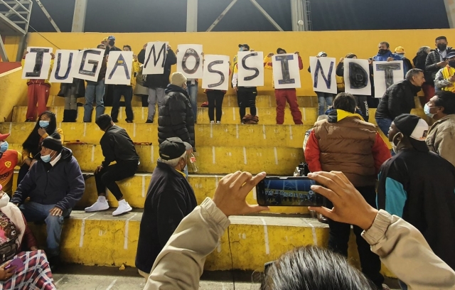 Hinchada Aucas 5