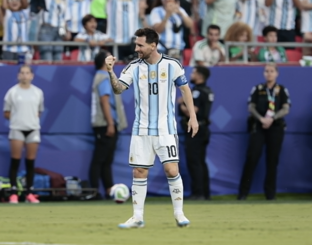 Lionel Messi 4