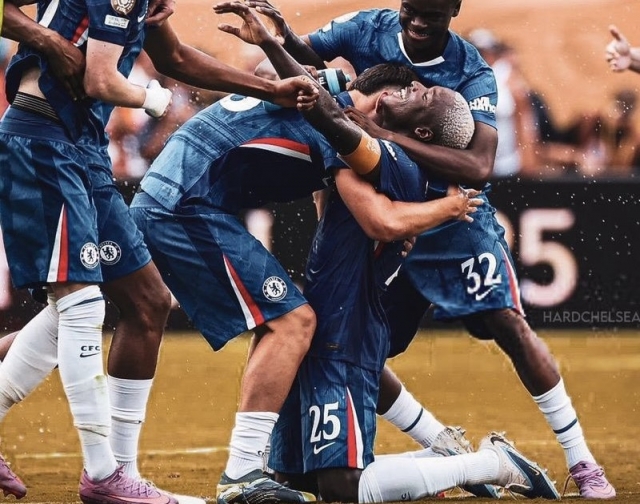 Moises Caicedo 49