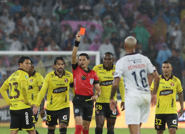 Arbitro Oswaldo Contreras 2