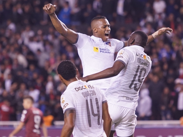 Antonio Valencia 12