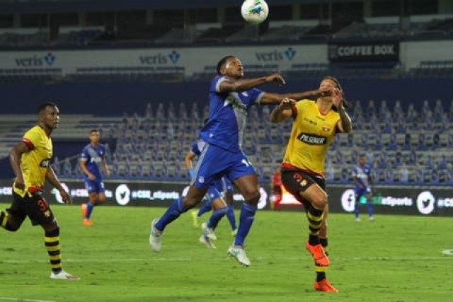 Romario Caicedo 3