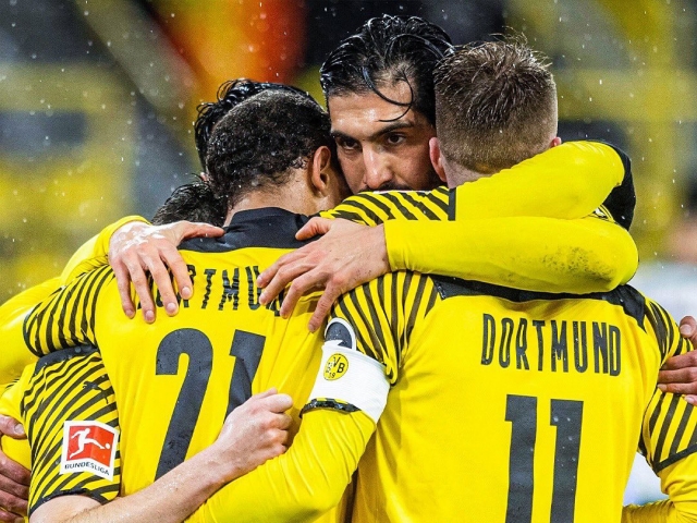 Borussia Dortmund 8