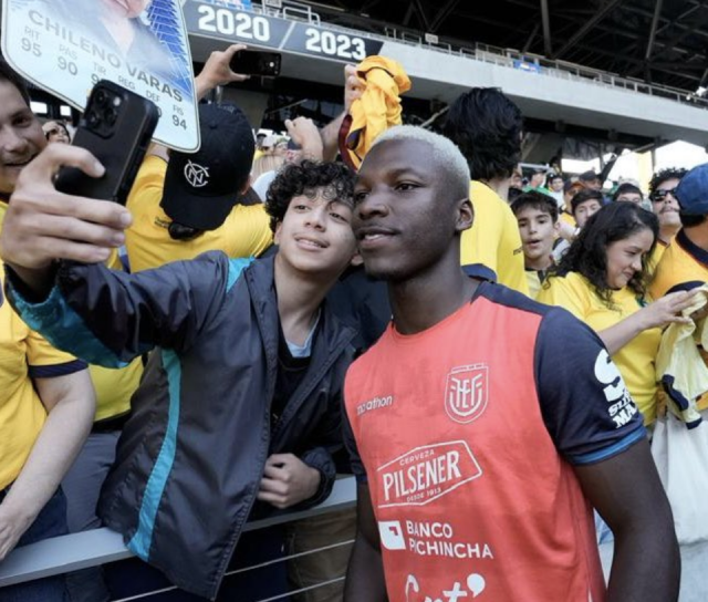 Moises Caicedo Sel 35