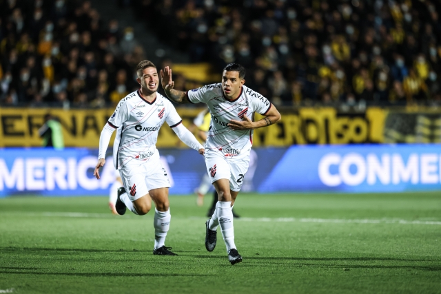 Atletico Paranaense 4