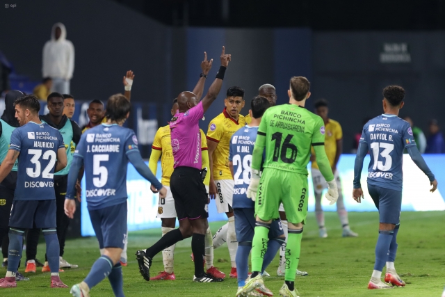 Arbitro Augusto Aragon 5