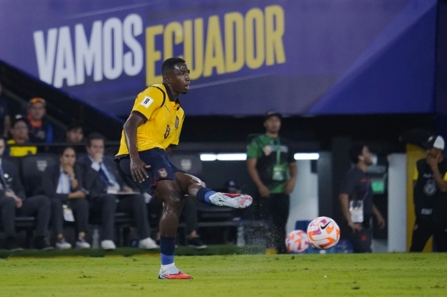 William Pacho Sel 12
